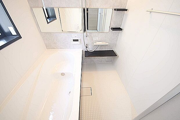 【当社分譲施工例 浴室】雨の日でもお洗濯物を乾かせる浴室乾燥機付きのバスルーム