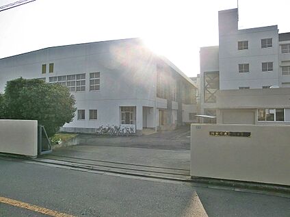 第六中学校 約1500m