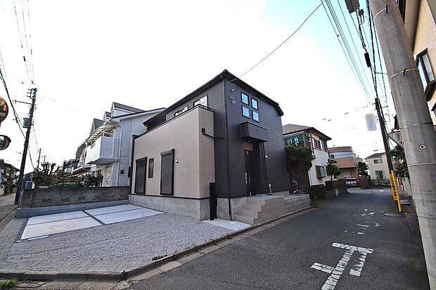 【外観】全居室南側向き・浴室乾燥機・ペアガラス・WIC・SICなど設備充実