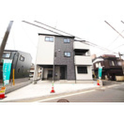 【外観】リビングイン階段・食洗機・浄水器・浴室乾燥機・SIC・WIC・パントリー等設備充実