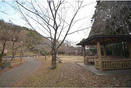 東山緑地 400m(徒歩5分)