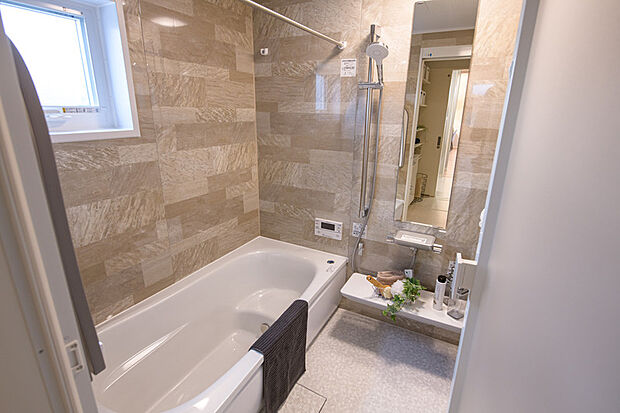 【【施工例／浴室】】お子様と一緒にバスタイムを楽しめる広々空間。