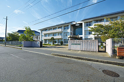 上牧第三小学校 500ｍ(徒歩7分)