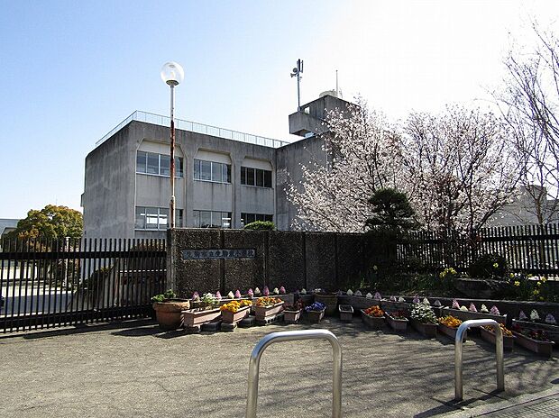 生駒市立生駒東小学校(約680m)