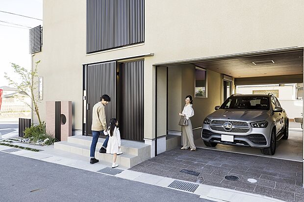 【SmileTownサウスコート加茂東】1階~2階LDKやロフトまで外部吹抜やスタイリッシュなオープン階段が貫き開放感たっぷり!ホテルライクな内装で特別感あふれる、A号地モデルハウス公開中です。