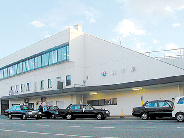 【JR網干駅から都心へ直通】JR山陽本線 新快速が停車!始発列車も多数で、姫路や大阪などの主要駅へスムーズに乗り換えなしで悪瀬sいただけます!駅までは徒歩約6分のバス停から乗車約8分でバス移動も可能。