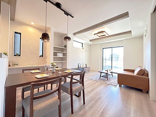 【【施工例写真/ダイニング】】お客様一組一組のこだわりを専属設計士がカタチにします!
※画像にはオプション商品も含まれております。