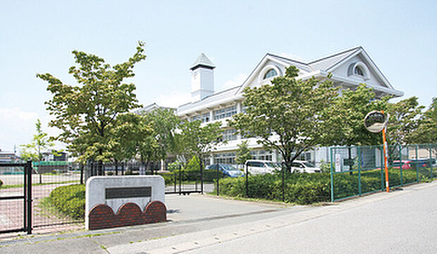 みどりが丘小学校 約1,400m