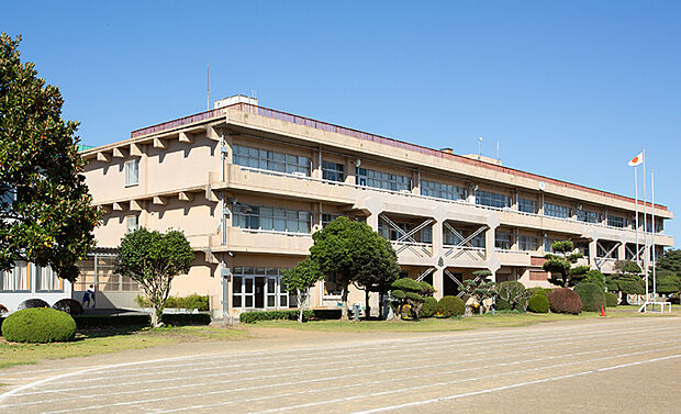 阿見町立朝日中学校（約1,197m）