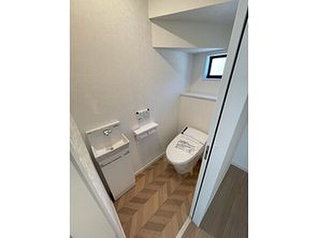 （同一仕様）２か所あるトイレの１か所はタンクレスの高機能トイレです！