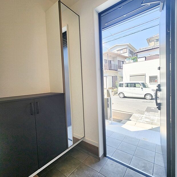 【玄関】鏡付きのシューズＢＯＸもお色・形状をお選び頂けます！