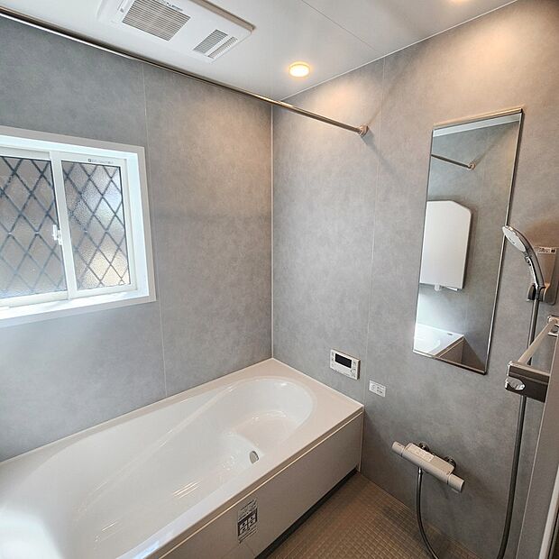 【浴室】広々お風呂で一日の疲れが癒されます。