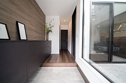 玄関ホール・アウトドアリビング　施工例