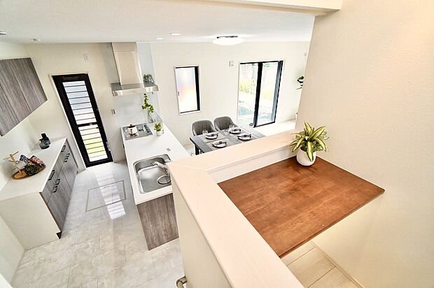 完成予想図
■ＬＤＫを見渡せる位置にはスキップフロアを配置。
■お子様のスタディコーナーや、ワークスペースに。