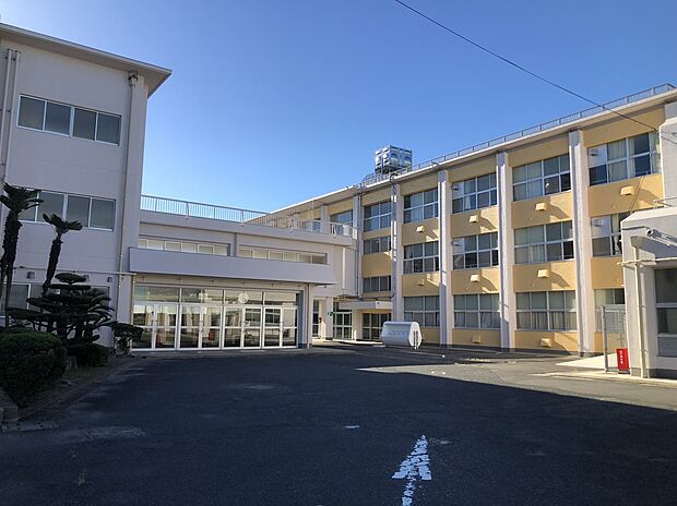 弥生小学校、750m徒歩9分