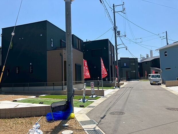 道路幅はゆとりある５～6メートル。土地は全戸40坪以上、建物は全戸34坪以上、余裕のある生活をお送りくださいませ。