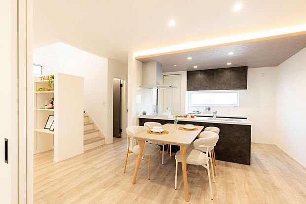 ダイニングキッチン★キッチン上部は間接照明