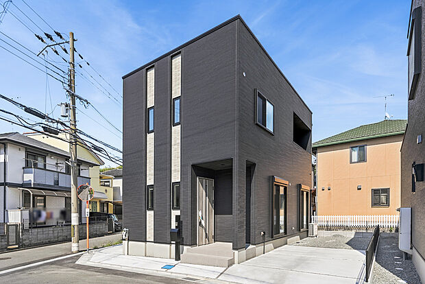 【1号地外観】タマホームのこだわりが詰まった、意匠性のあるシンプルモダンなキューブタイプの外観が魅力的。