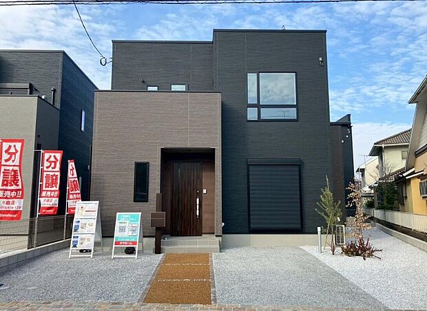 【2号地】
南西向きのLDKには掃き出し窓を採用し、暖かな陽射しをたっぷり取り込みます。陽射しがたっぷり降り注ぎ、風通しも良好な立地です。現地ご見学受付中です♪※2026年1月撮影