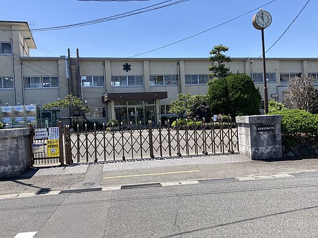 六輪小学校（約650m・徒歩8分）