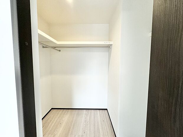 【ウォークインクローゼット】主寝室。