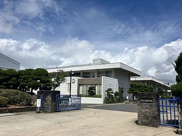 青雲中学校（約1,200m）