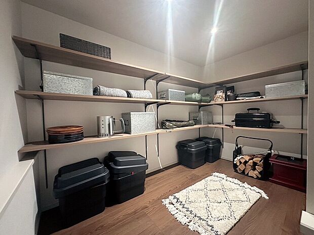 【基礎内収納】基礎内収納【イメージ図】
収納だけではなく、食料や、お酒などの保管スペースにも使えますし、さらにお子様の秘密スペースにもできます♪