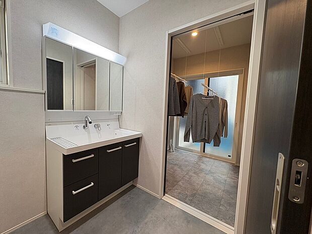 【【1号棟】洗面♪】ワイド収納で洗剤やタオルも収納できます♪