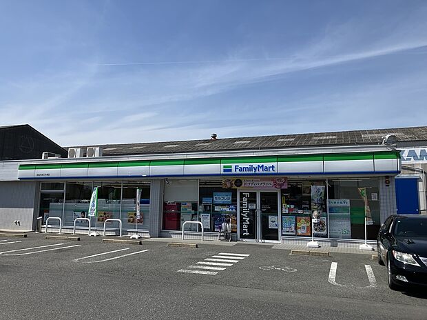 ファミリーマート四日市おごそ東店（約490m）