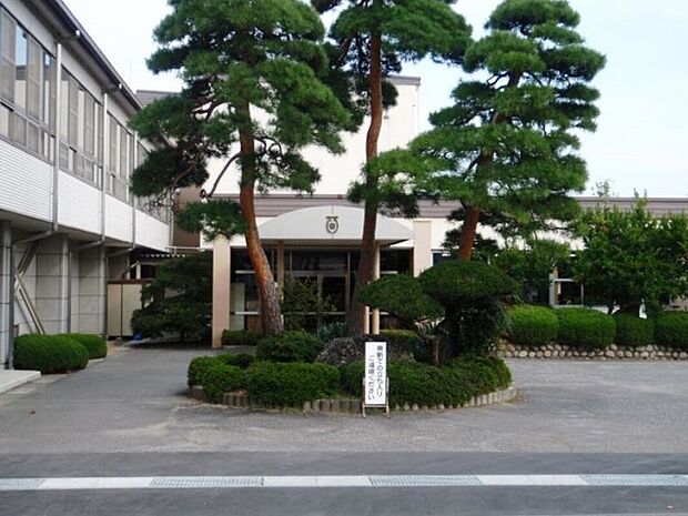 豊科南小学校(約900m)