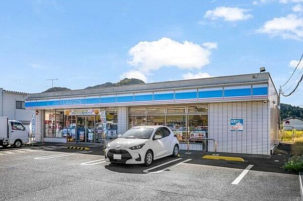 ローソン篠山インター(約450m)