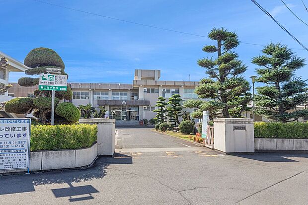 飯山北小学校(約240m)