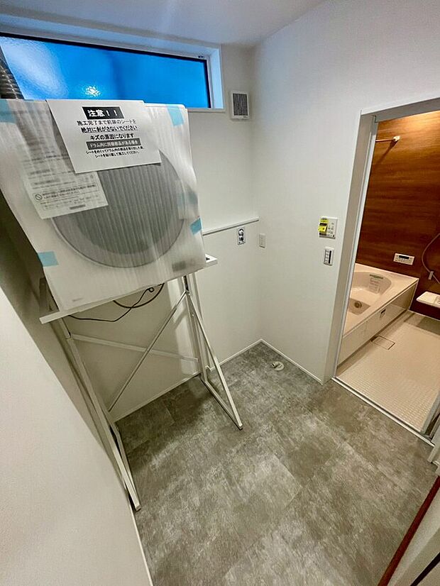 【乾燥機 乾太くん】ガス衣類乾燥機「乾太くん」 家事の時短革命!パワフルな温風で、わずか1時間ほどでふわふわに乾燥。面倒な「干す」「取り込む」手間が一切なくなり、雨の日も夜もノンストレス。浮いた時間を家族との団らんに充てられます。