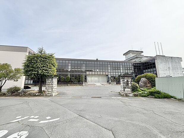 諏訪城南小学校(約1,300m)