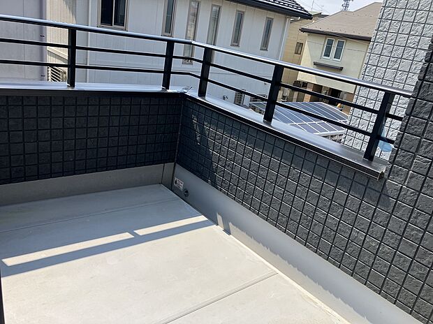 【バルコニー】急な雨でも安心のインナーバルコニー