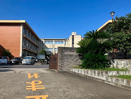 平坂中学校 約1300ｍ(徒歩約17分)