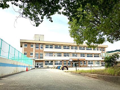 安岡小学校 約950ｍ(徒歩約12分)