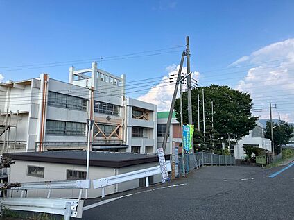 岩出小学校 740ｍ(徒歩10分)