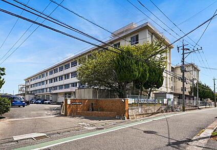 市立志徳中学校 330ｍ