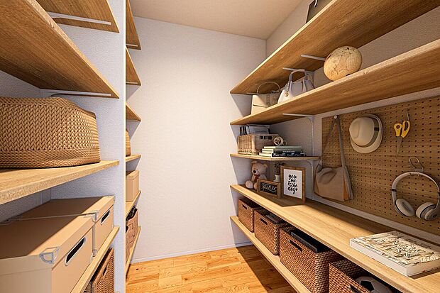 【「COCOキャンパス」暮らし方に合わせて選べる４つのプラン】衣類や小物、趣味の物まで、すっきり収納できる空間。可動棚付きで、しまう物に合わせて自由に調整できます。