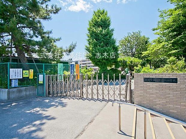 朝霞市立朝霞第八小学校(約1,350m)