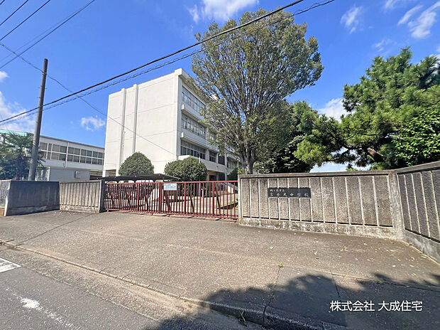 鶴ヶ島市立富士見中学校(約550m)