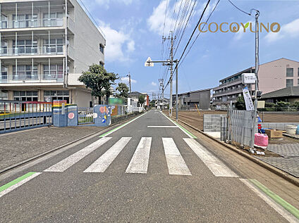 前面道路は5.8ｍの公道です。