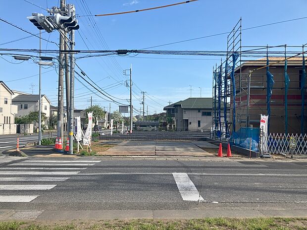 守谷駅まで徒歩12分の好立地ながらゆとりある敷地で、駐車スペース2台分も確保できます。お好みの建築プランでマイホームを実現できます。
(2026年4月撮影)