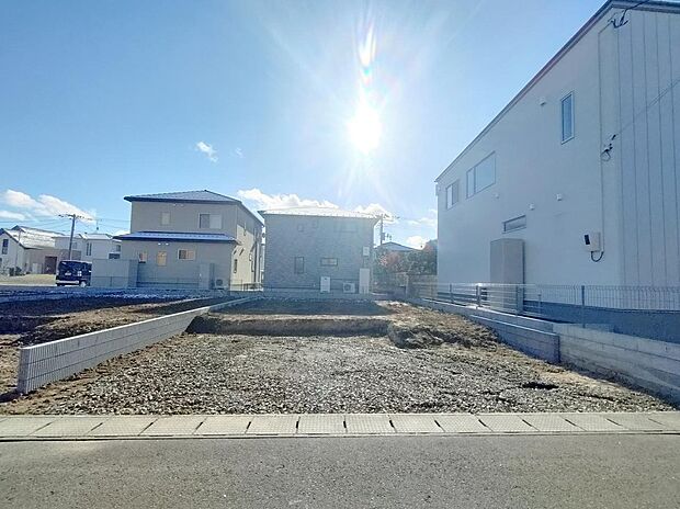 A区画全景
新しい暮らしが始まる分譲地。ゆとりある敷地で、家族の理想の住まいづくりを叶えませんか。
ライフスタイルに合わせた住まいを実現できます。