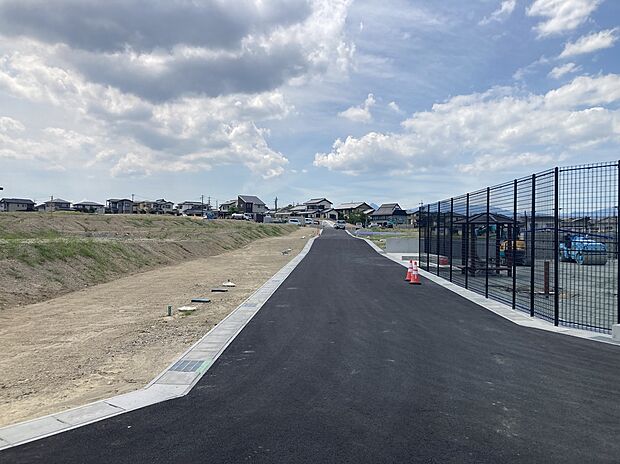 【北側道路】D12区画接道北側道路(2025年8月撮影)