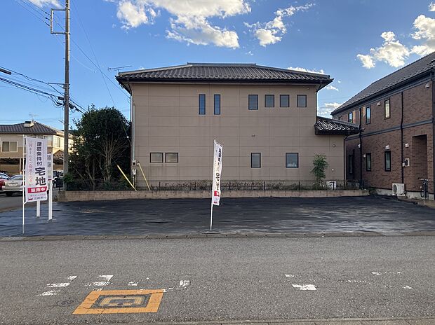 【現地土地写真】分譲地公道北から撮影。敷地面積はゆとりある約190.83m2(約57.72坪)。駐車場2~3台分のスペースやお庭、ゆったりとした平屋など希望を叶えやすい広さです。