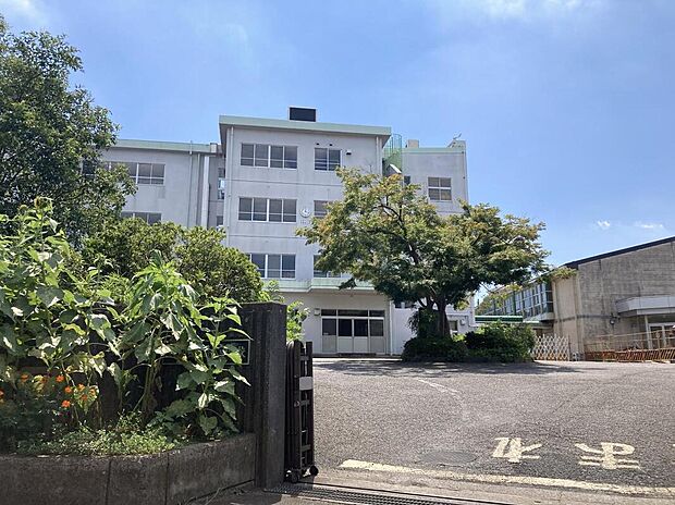 常盤松中学校（約210m）