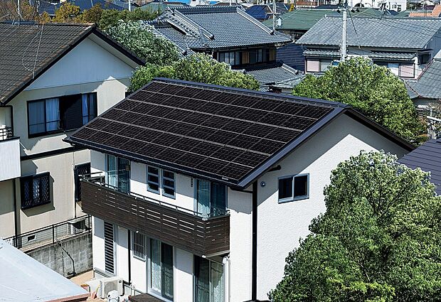【据置型太陽光発電システム 単結晶モジュール】N型高効率セル採用により、モジュールサイズそのままで大幅出力アップさせました。