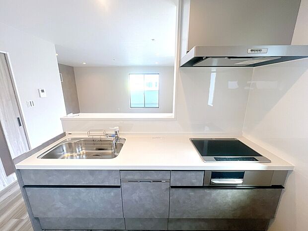 【プラン例】キッチン
火を使わない安心感。スマートに暮らすオール電化×最新システムキッチンで、毎日の料理が楽しくなる住まい。